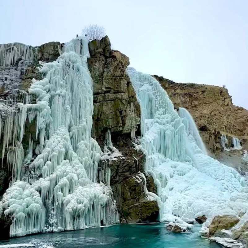Lingti frozen waterfall