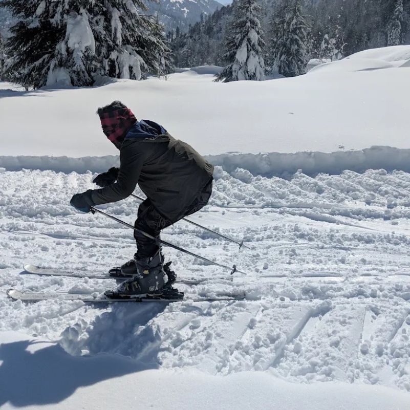 What Should You Wear for Skiing in Solang?