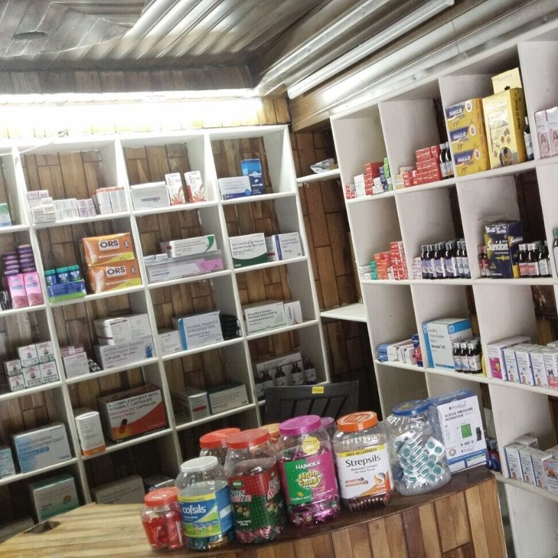 Where Can I Find a Pharmacy Near Mall Road or Old Manali?