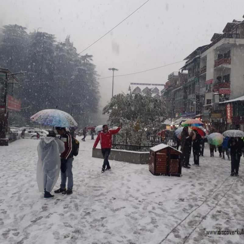 Manali Mall Road Snowfall.jpg