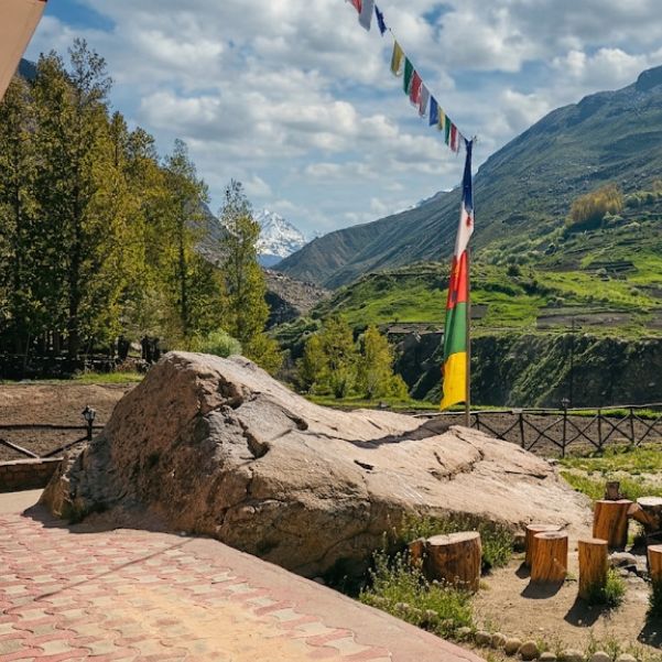 Where Should Couples and Slow Travellers Stay in Sissu.jpg
