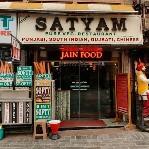 Where can you get Jain and pure vegetarian food in Manali?