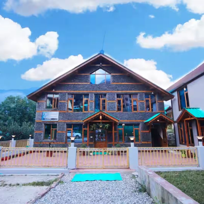 Luxury Stays in Manali.jpg