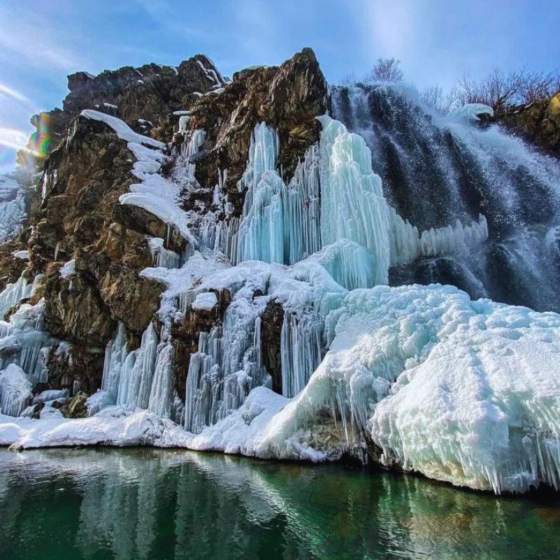 Drung Waterfall in Winter