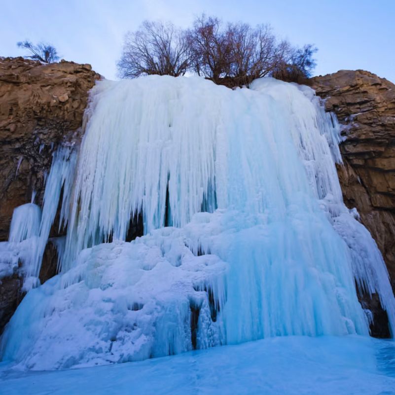 Drung Waterfall in winter surrounded by snow-covered mountains near Gulmarg Kashmir.jpg