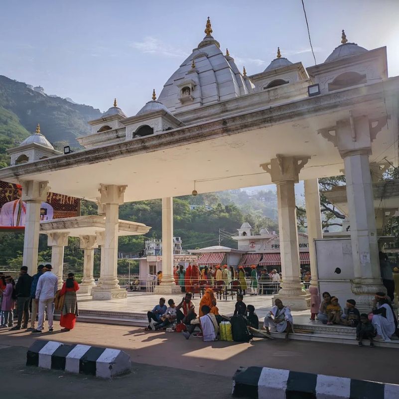 Devotees visiting Mata Vaishno Devi Temple during a pilgrimage to Katra.jpg