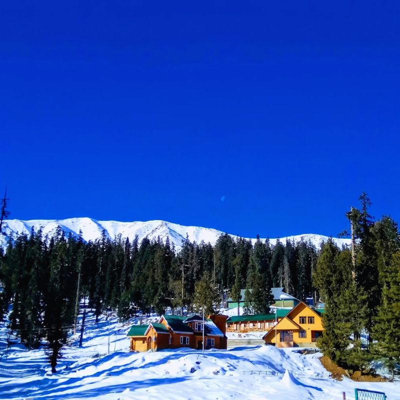 Beautiful winter landscape of Gulmarg beneath the snow-covered Apharwat Peak.jpg
