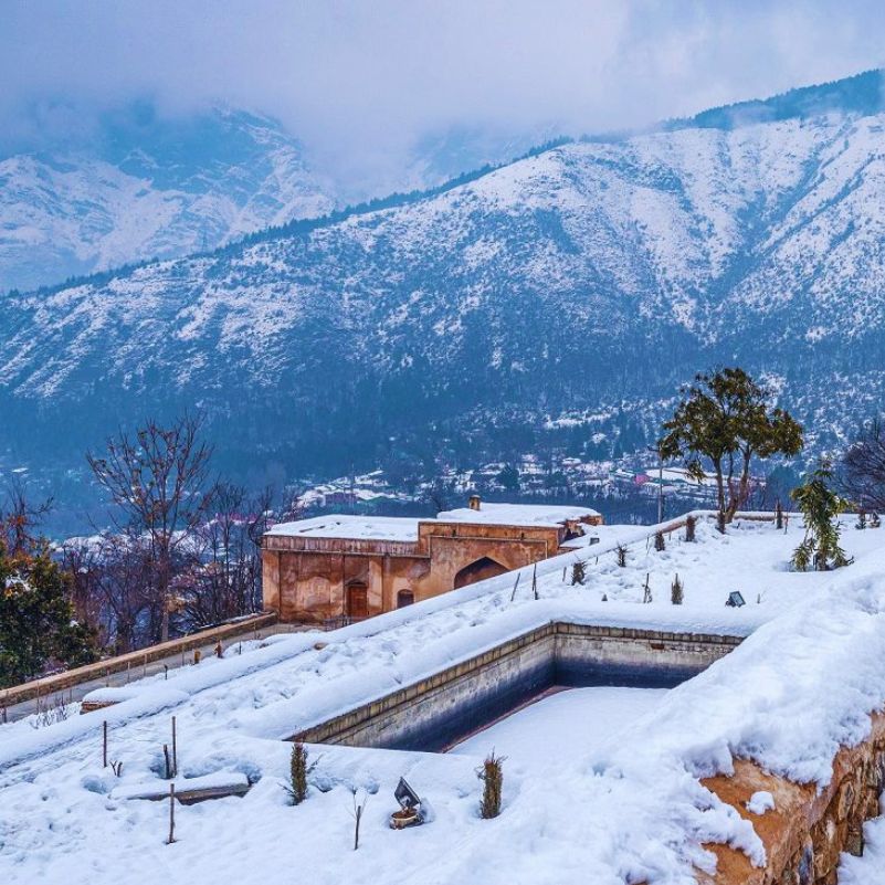 Srinagar in winter featuring beautiful snowy landscapes and traditional Kashmiri architecture.jpg
