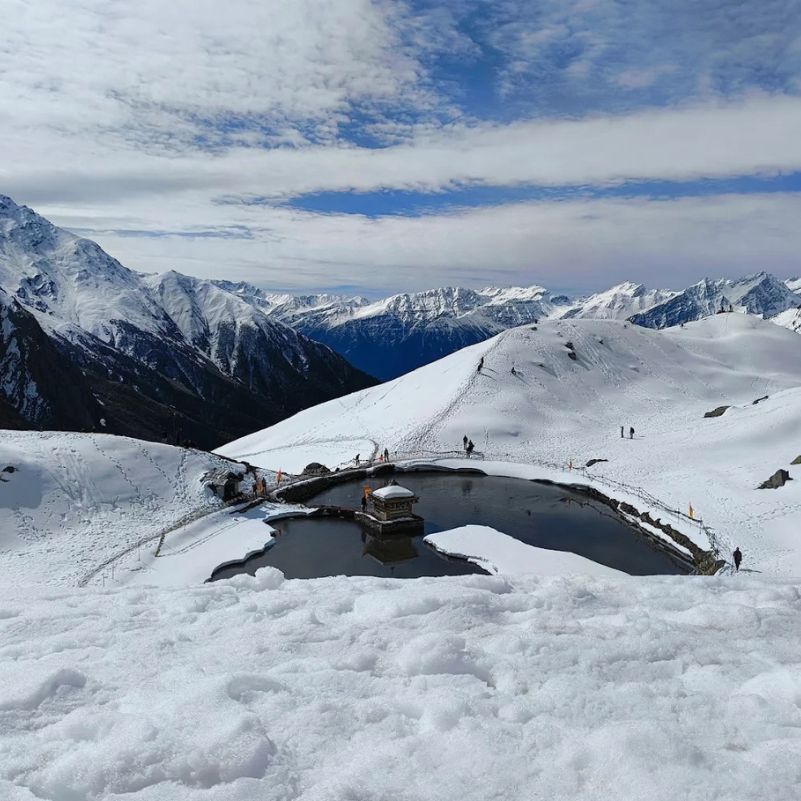 Yulla Kanda in Snow in Winters (7).jpg