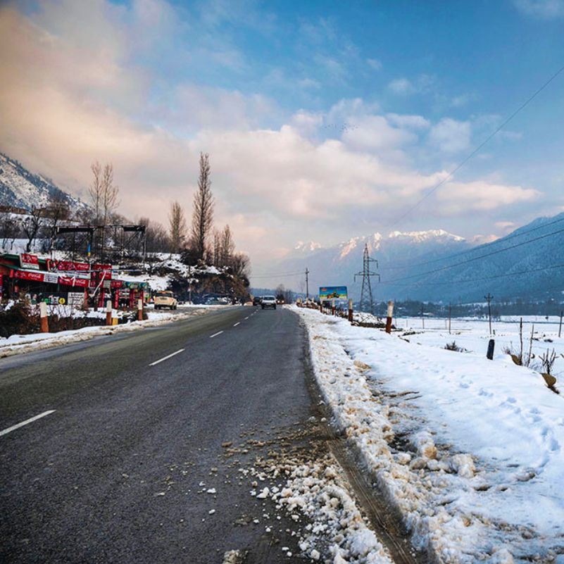 Snow-covered roads leading to Sonmarg in Kashmir.jpg