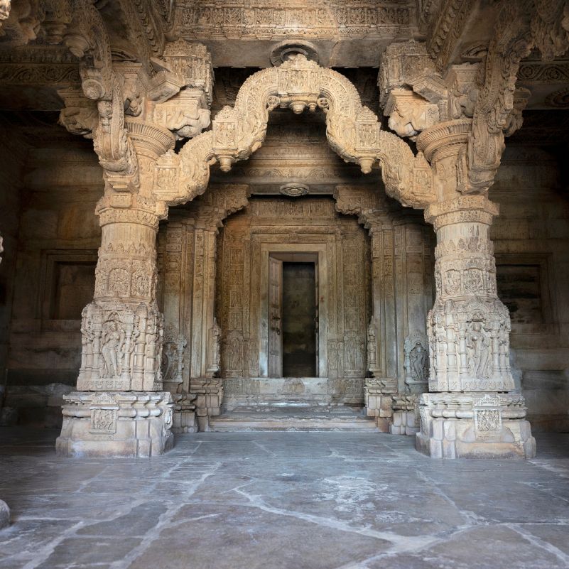 Sahasra Bahu Temples at Nagda.jpg