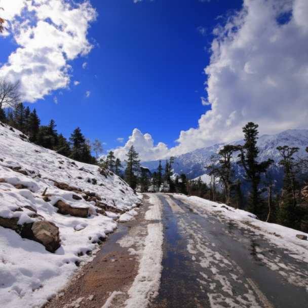 How Far Can You Go in April_ Gulaba, Marhi, and Why Rohtang Top Is Different.jpg