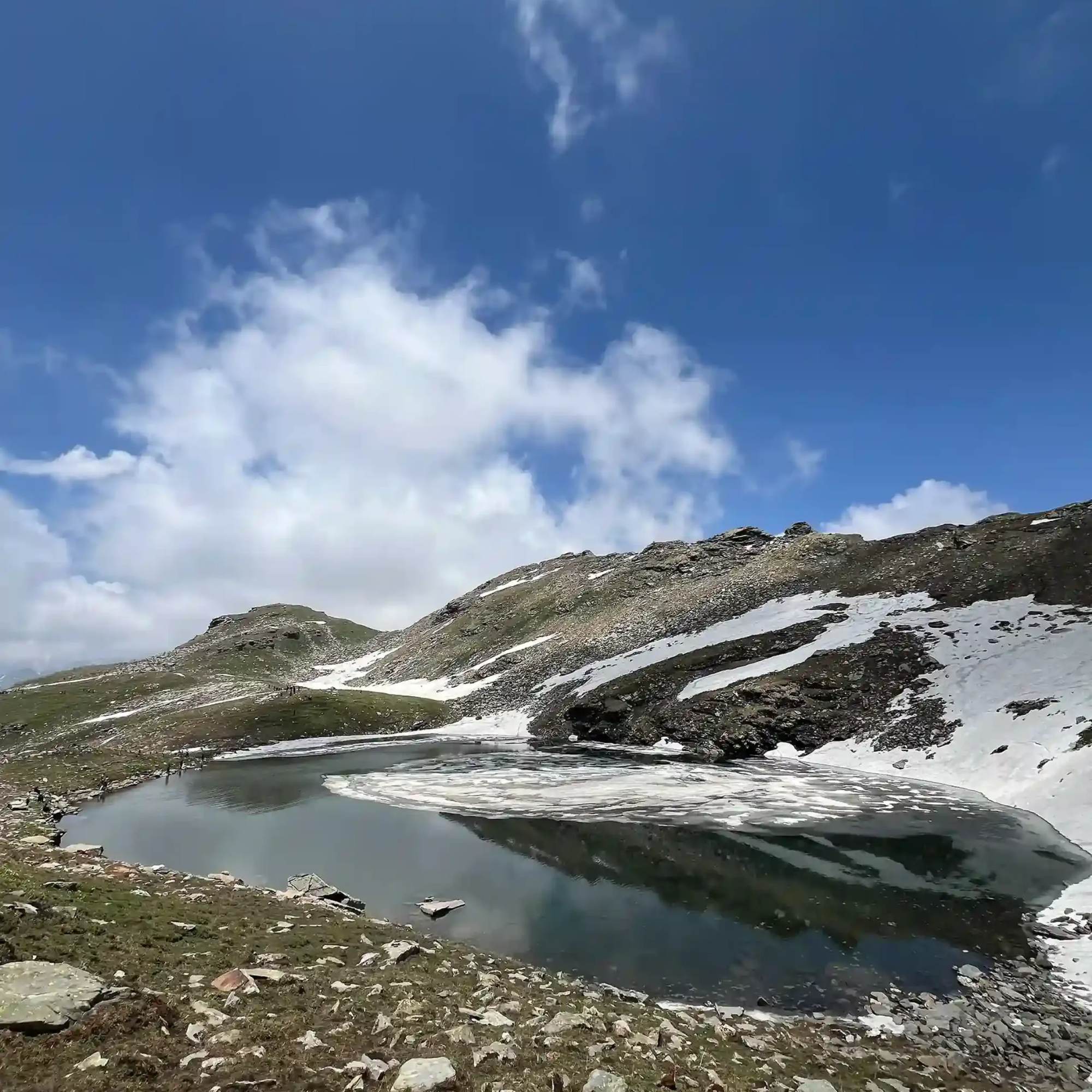 Trekking trail leading to Bhrigu Lake from Manali