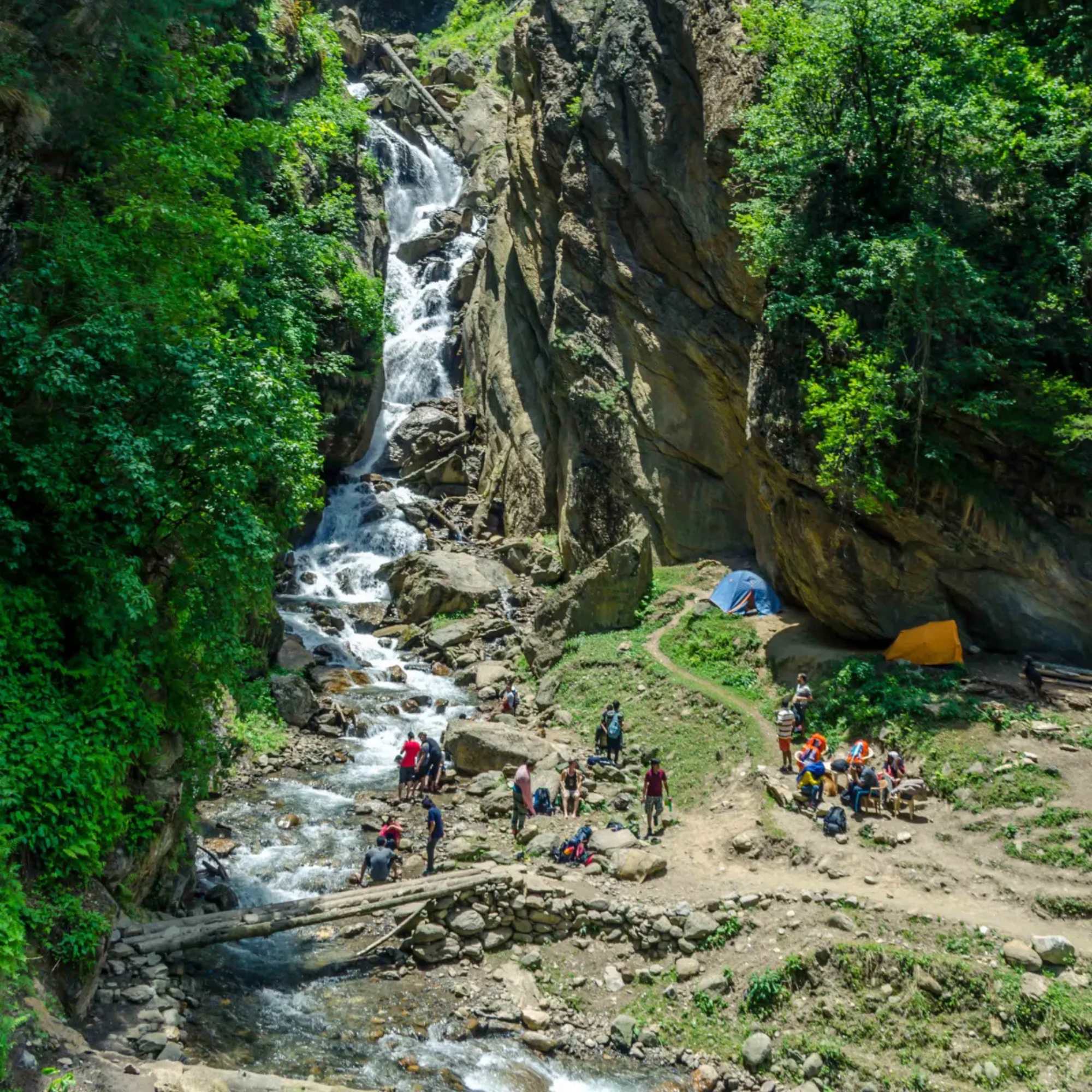 Kheerganga Trek is a favorite destination for nature lovers, backpackers, and trekking enthusiasts.jpg