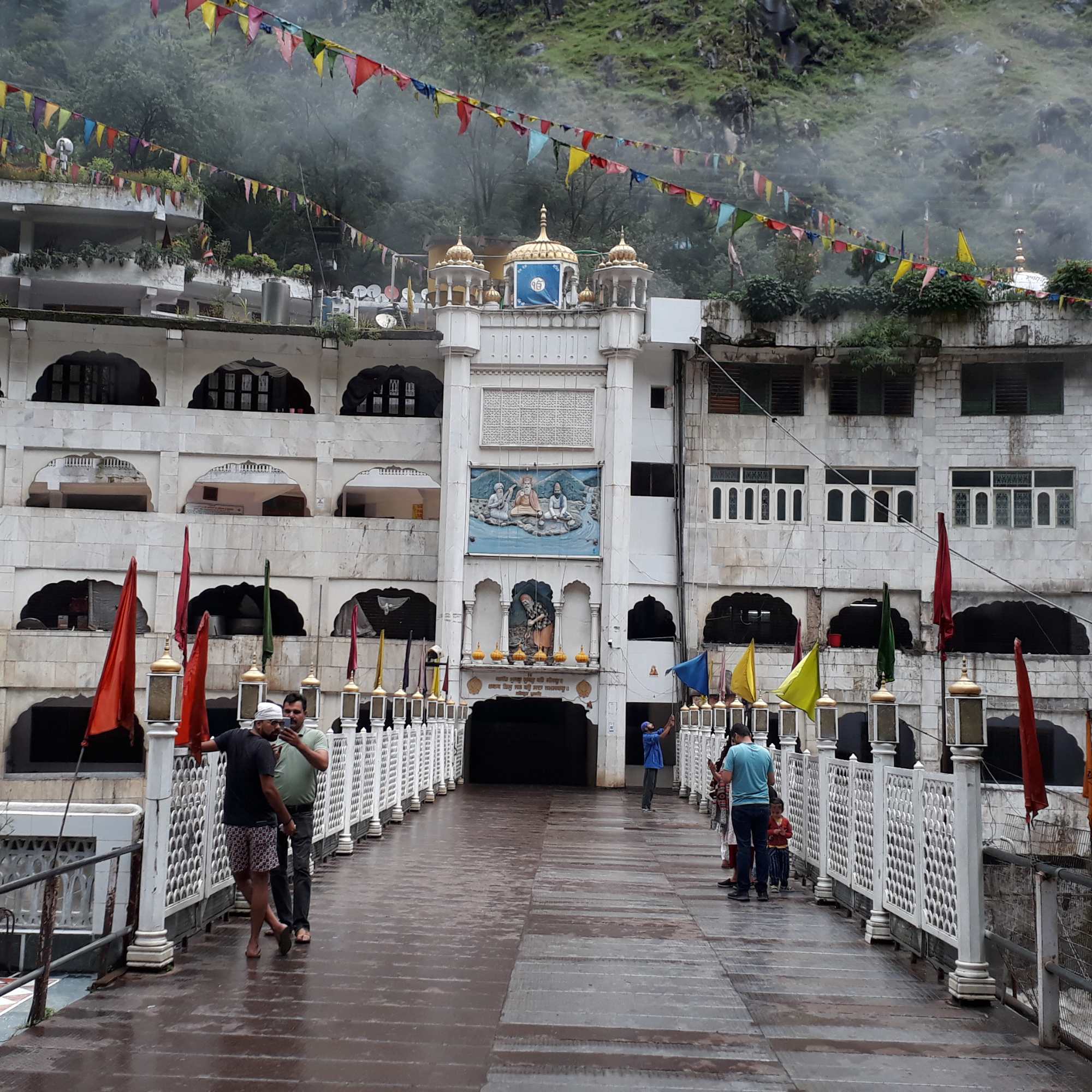 Peaceful atmosphere and spiritual significance make Manikaran Sahib a must-visit destination near Kasol.jpg