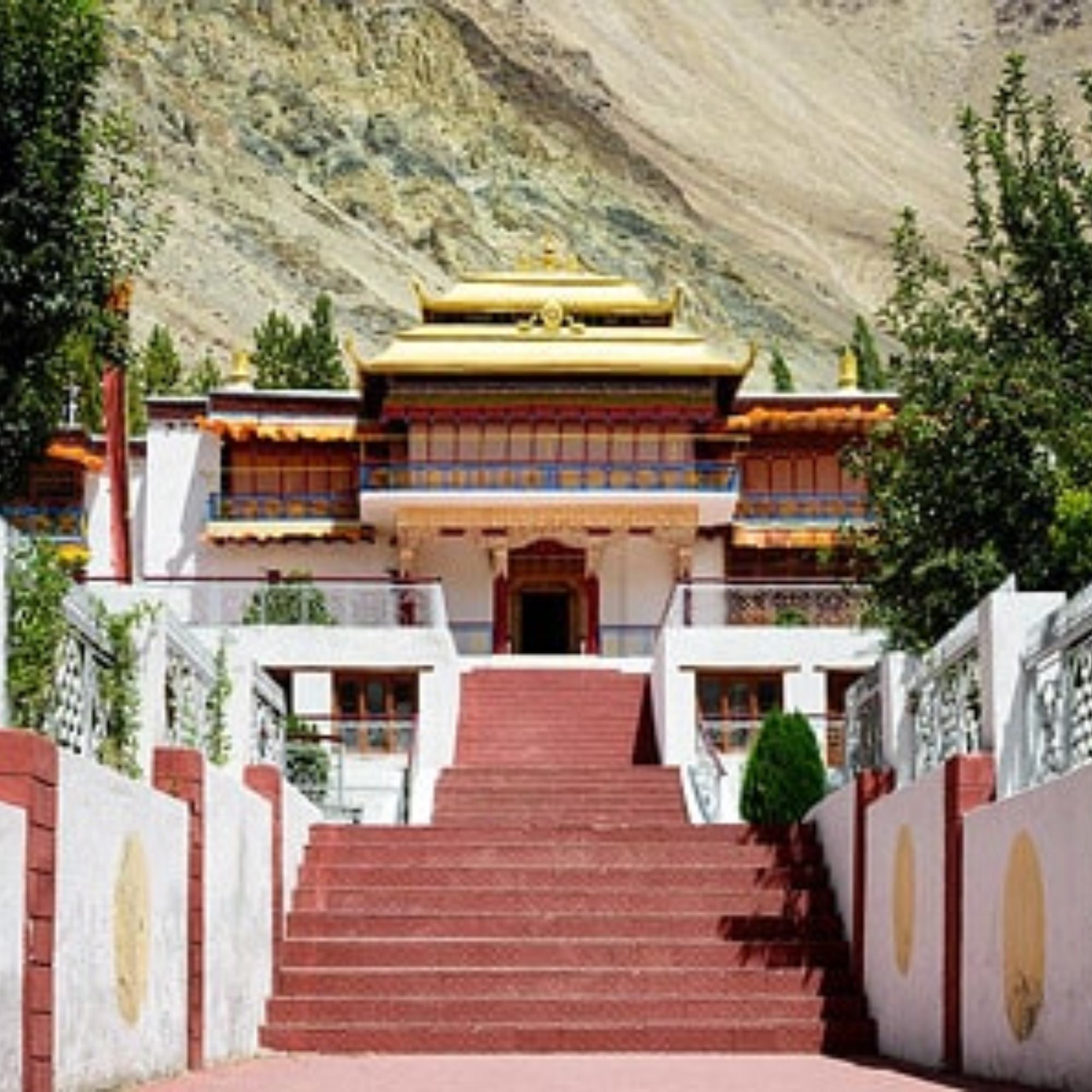 Sumur and Samstanling Monastery.jpg