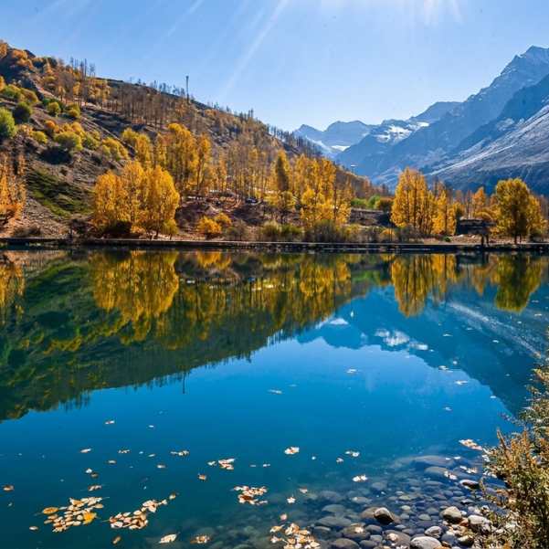 Shinkula Pass in April vs Sissu in April.jpg