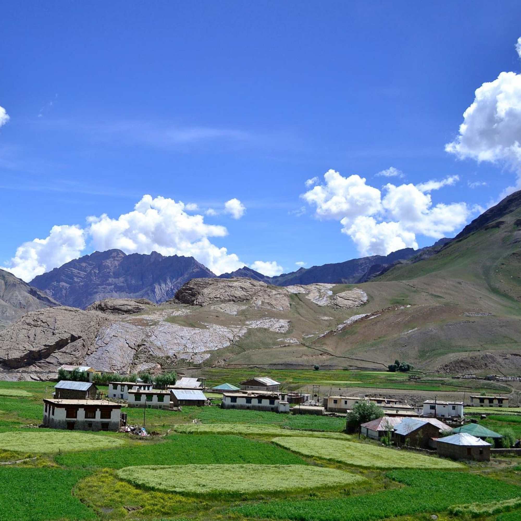 Stunning view of Pin Valley National Park in the cold desert region.jpg
