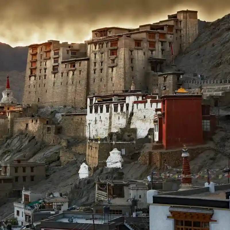 Afternoon sunlight on the dun coloured walls of Leh Palace