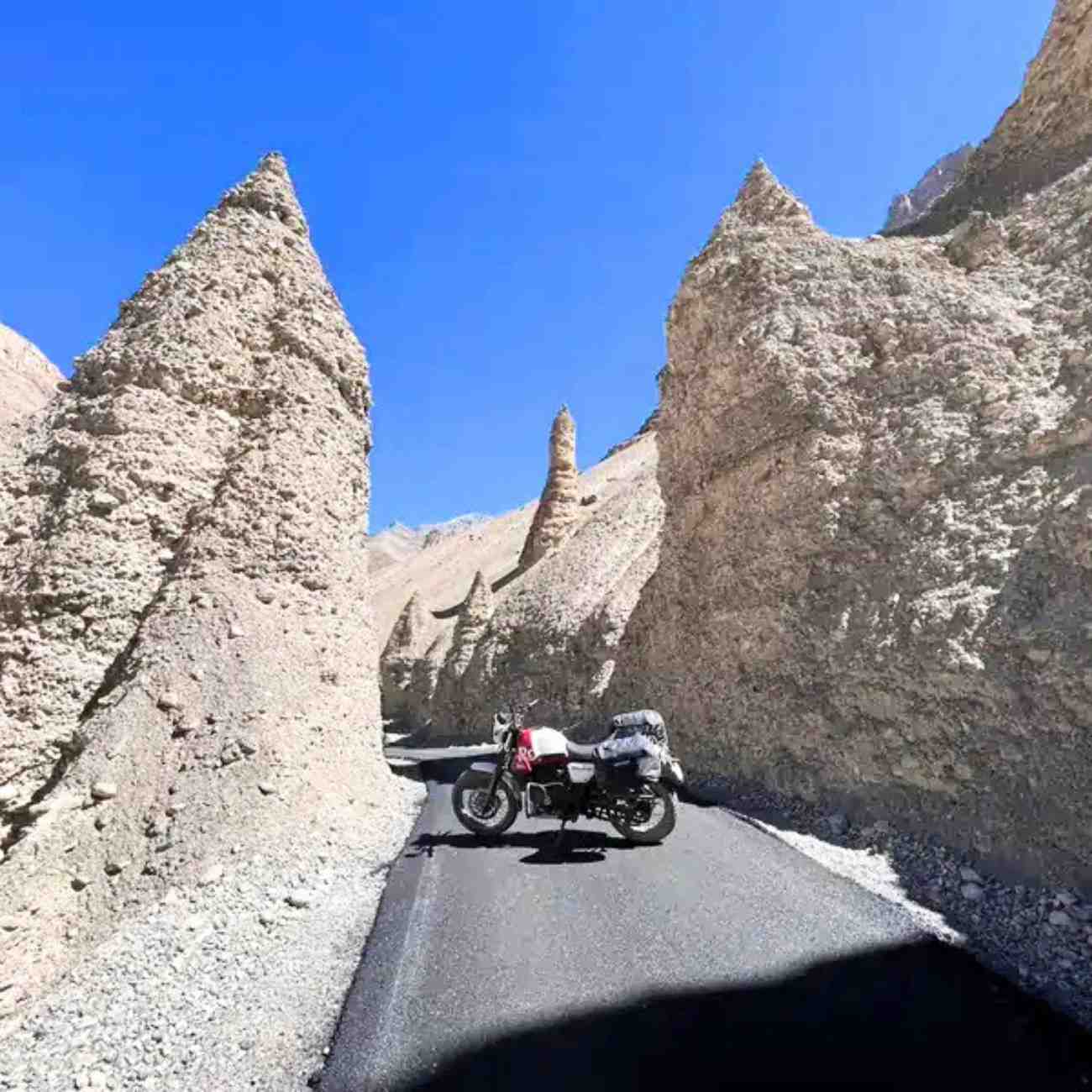 Spiti-To-Chandratal-Bike-Trip-Road.jpg