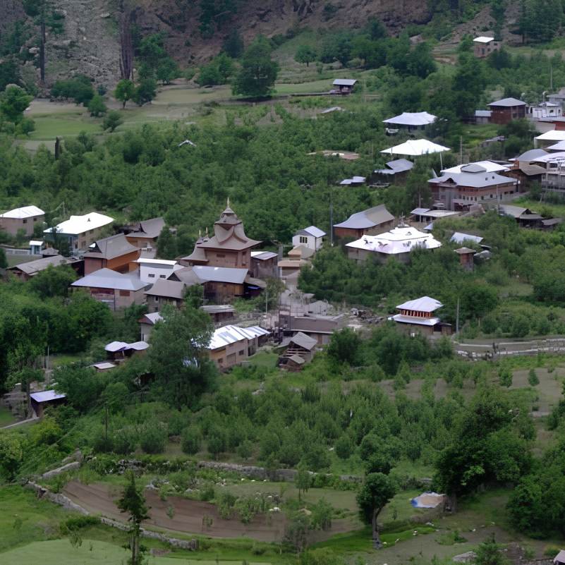 Batseri village with traditional wooden houses near Sangla