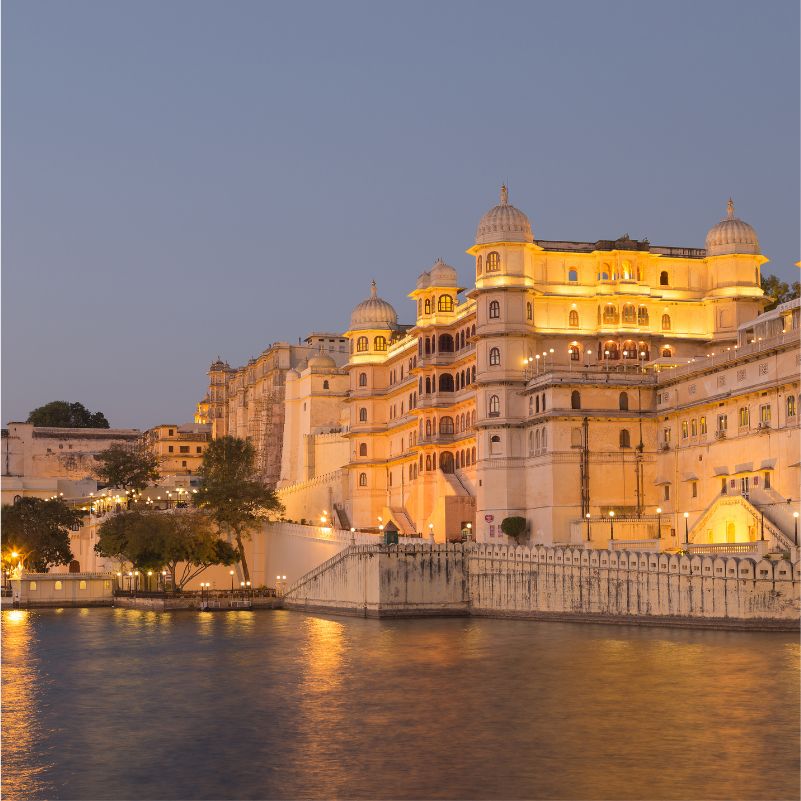 Grand entrance of City Palace Udaipur heritage complex.jpg