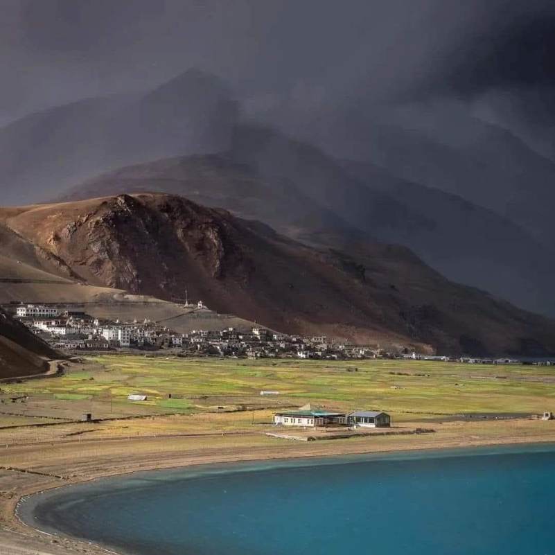 Calm waters at high-altitude Tso Moriri.jpg