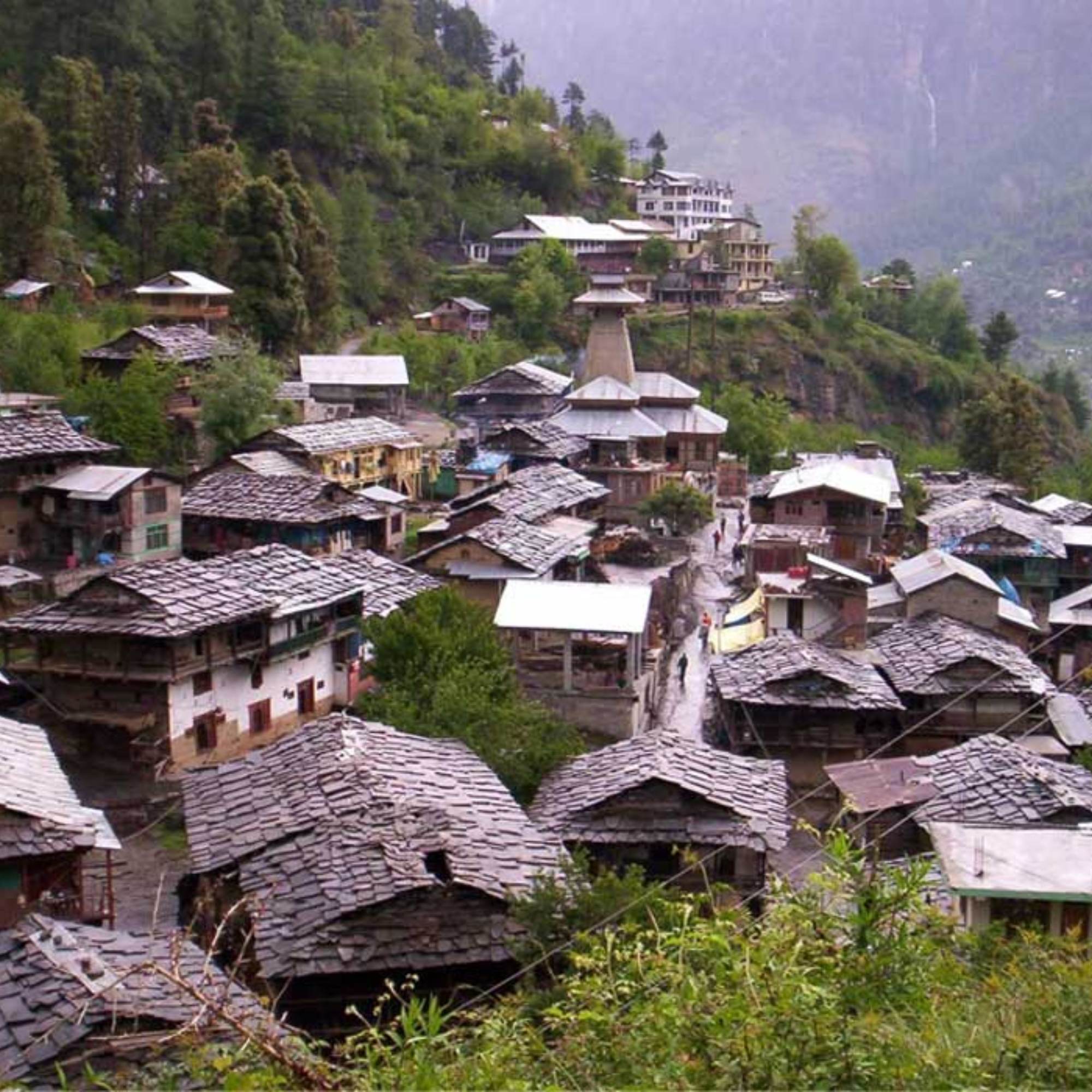 Traditional homes in Old Manali.jpg