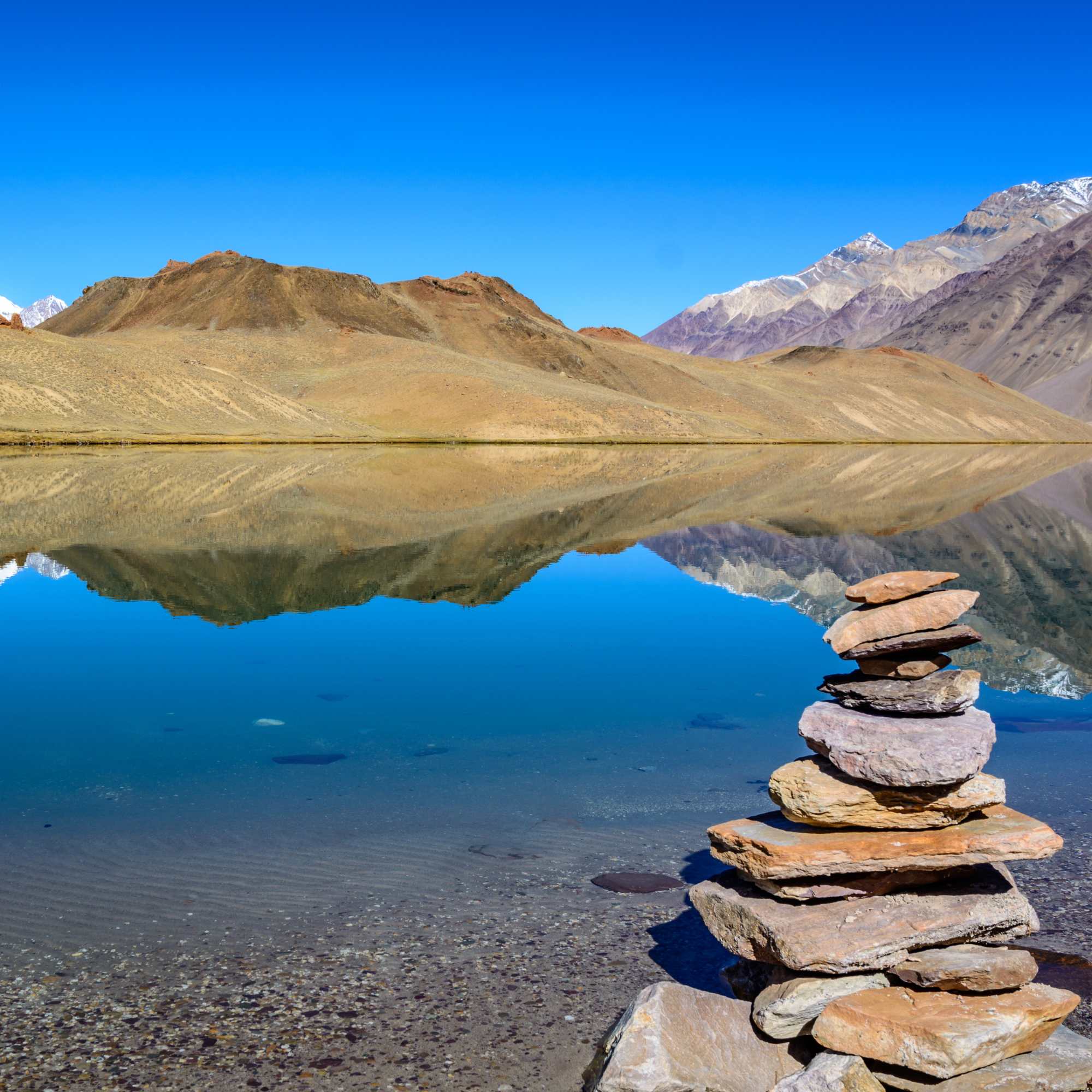 Serene view of Chandratal Lake with Himalayan backdrop.jpg