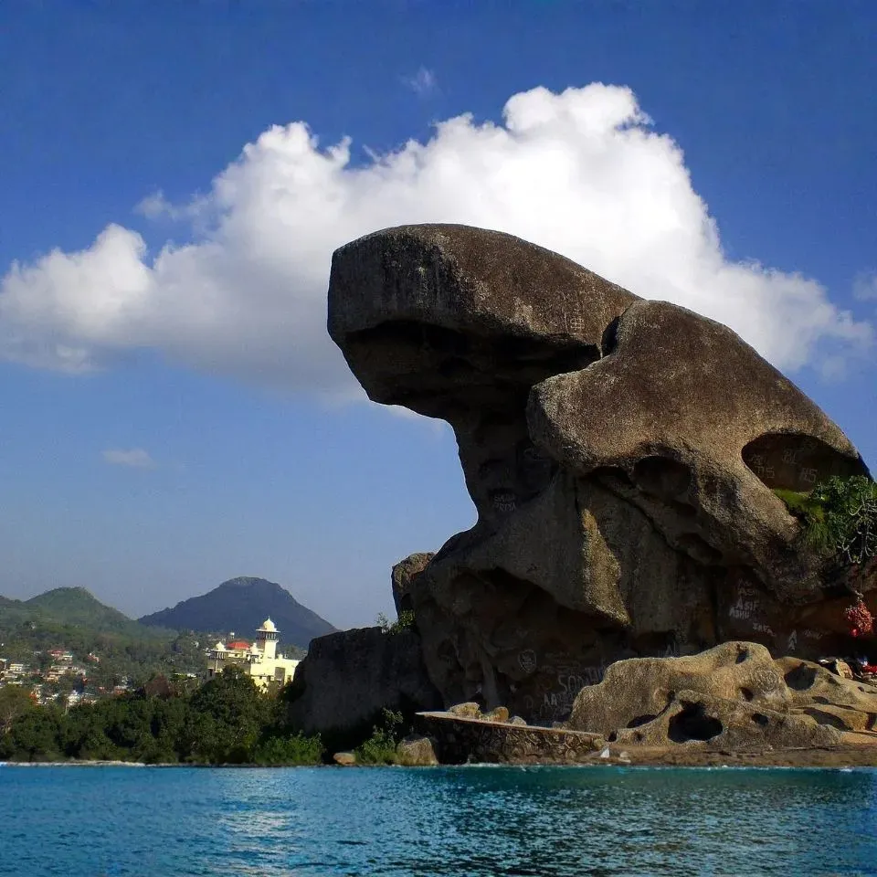 Grand-Udaipur-Mount-Abu-Tour-With-Resort-Stays-and-Nakki-Lake.webp
