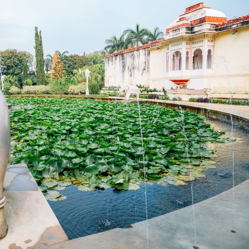 Marble elephants and fountains at Saheliyon Ki Bari.jpg