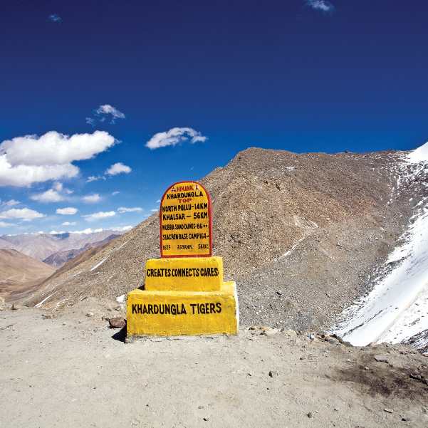 Khardung La in Early June vs Late June.jpg