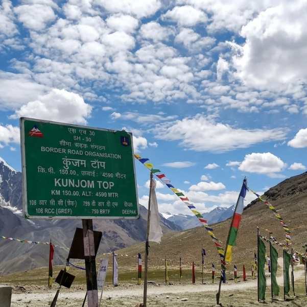 Kunzum La temple and prayer flags at the top of the pass