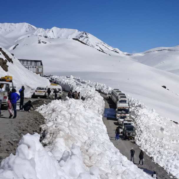 Quick Answer: Rohtang Pass and Snow Near Manali in March