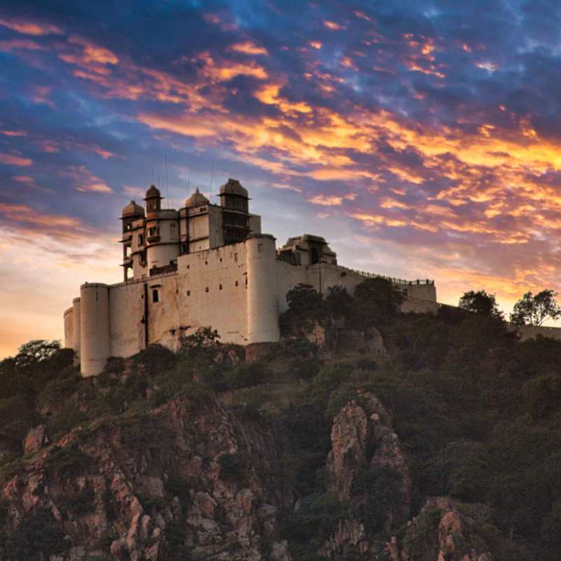 Panoramic Udaipur view from Sajjangarh Monsoon Palace.jpg