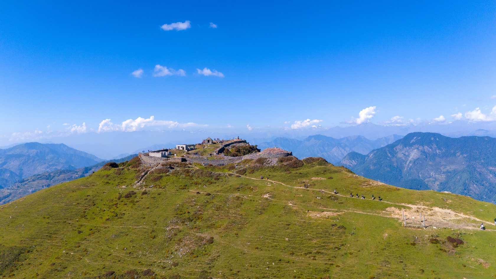 The short steep day hike from Jalori Pass to Raghupur Fort, climbing through oak and rhododendron forest before opening into the ridge top meadow
