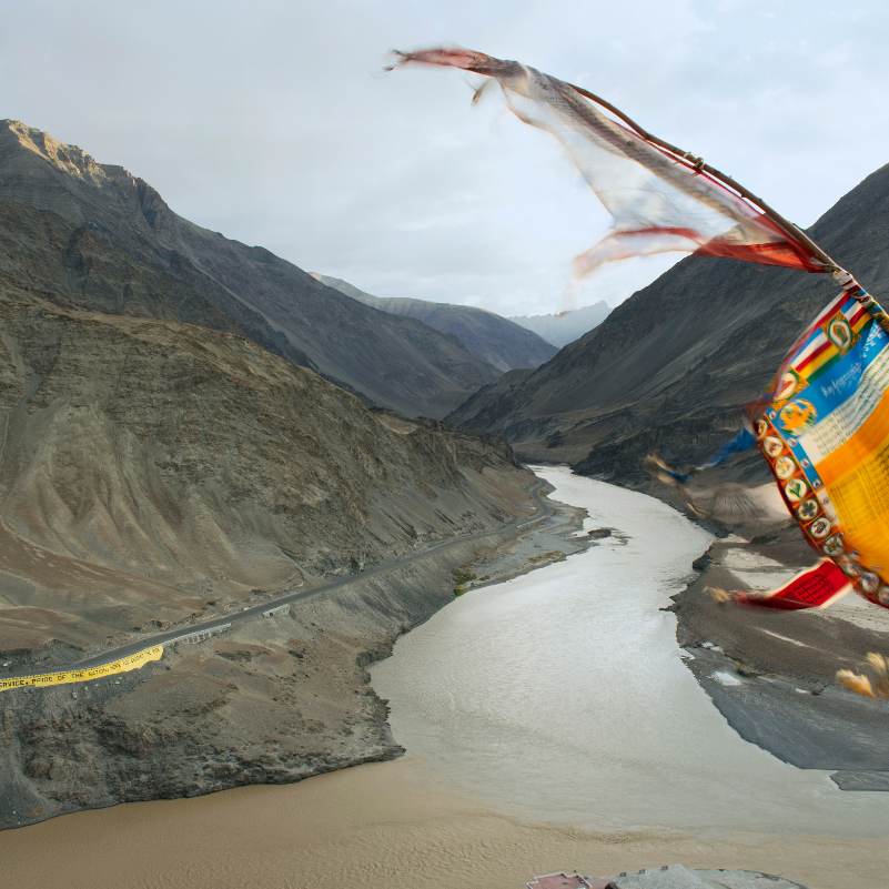 Confluence of the Indus and Zanskar rivers.jpg