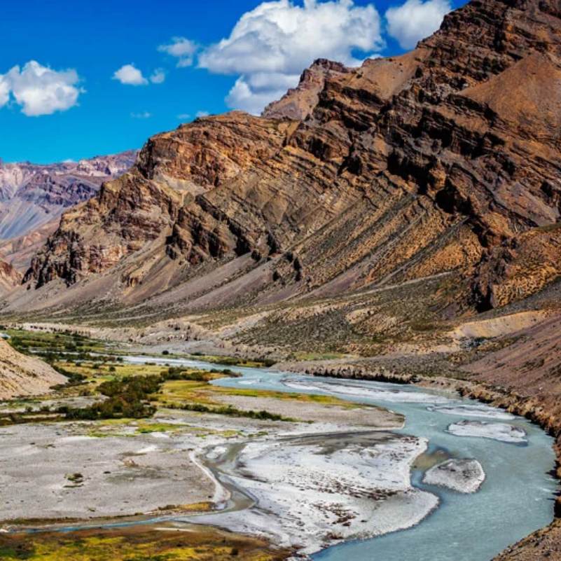 Snowy peaks over Zanskar Valley.jpg