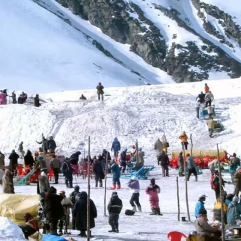 Is Rohtang Pass or Solang Valley Better for Snow Activities?